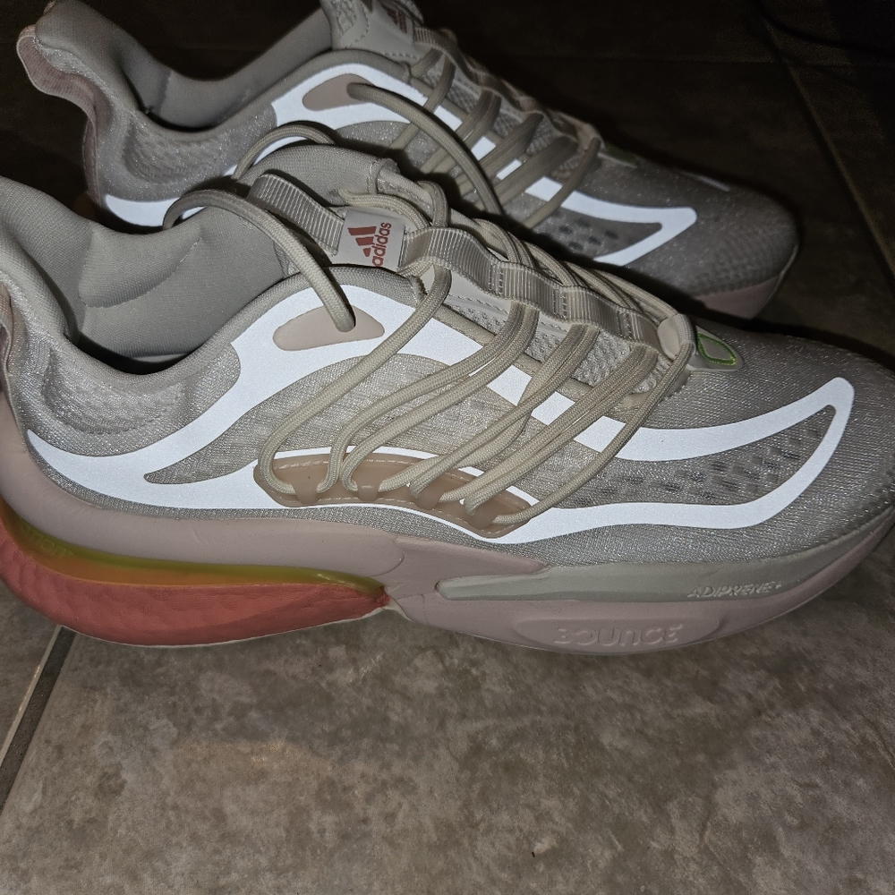 Adidas AlphaBoost V1